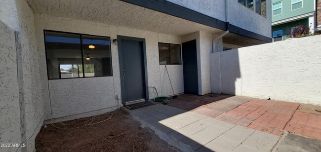 Building Photo - 3411 N 12th Pl