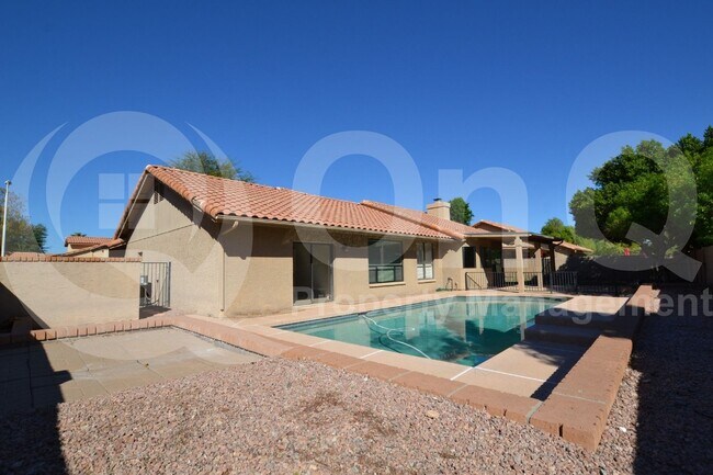 Building Photo - 2409 W Marlboro Dr