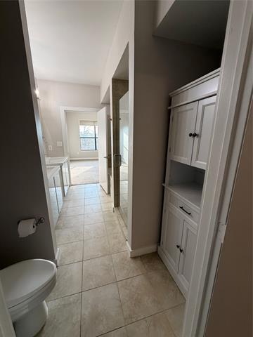 Building Photo - 4040 N Hall St