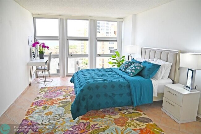 Building Photo - 525 N Ocean Blvd