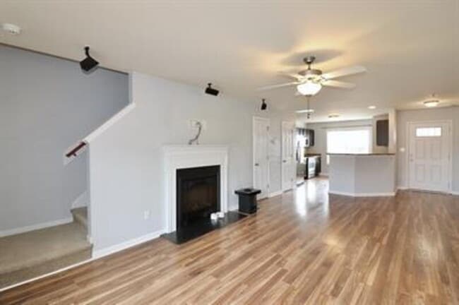 Building Photo - 198 Collinwood Dr