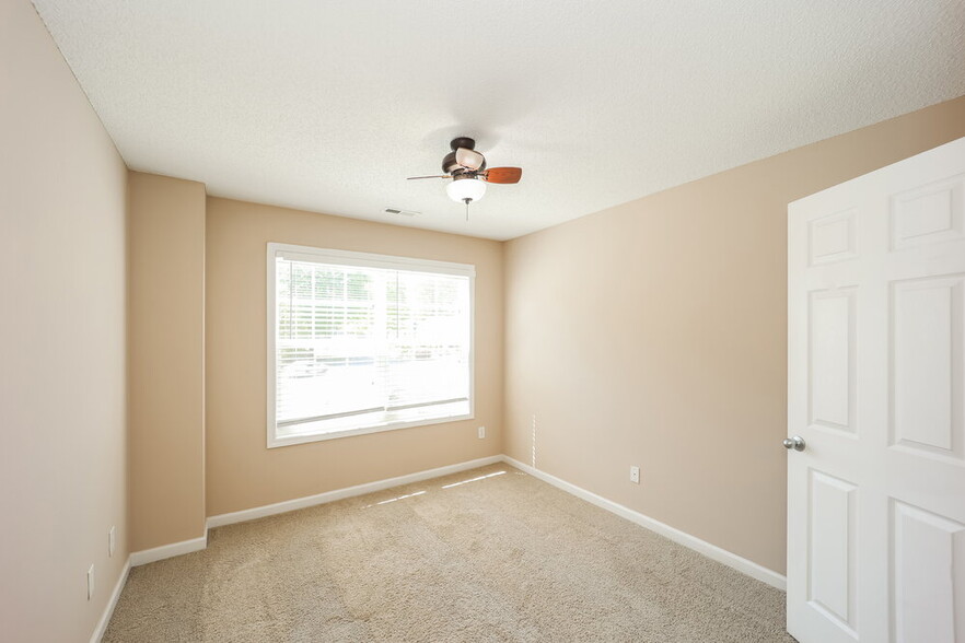Building Photo - 44 Avondale Cir