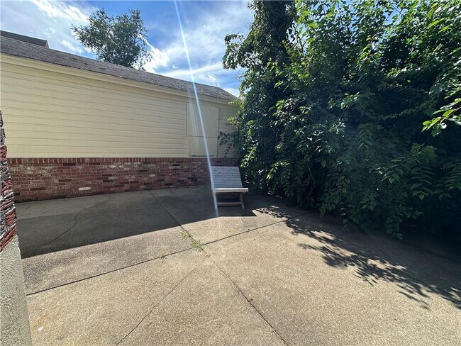 Building Photo - 1245 Cranston St