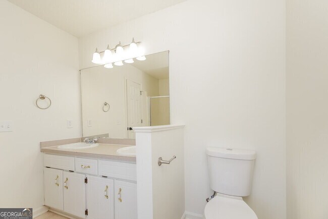 Building Photo - 1042 Whispering Woods Dr