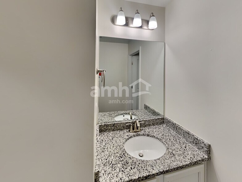 Building Photo - 5240 Maxwell Rd