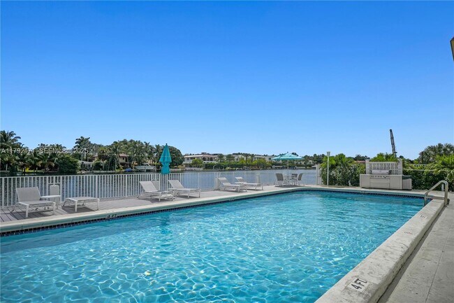 Building Photo - 9381 E Bay Harbor Dr