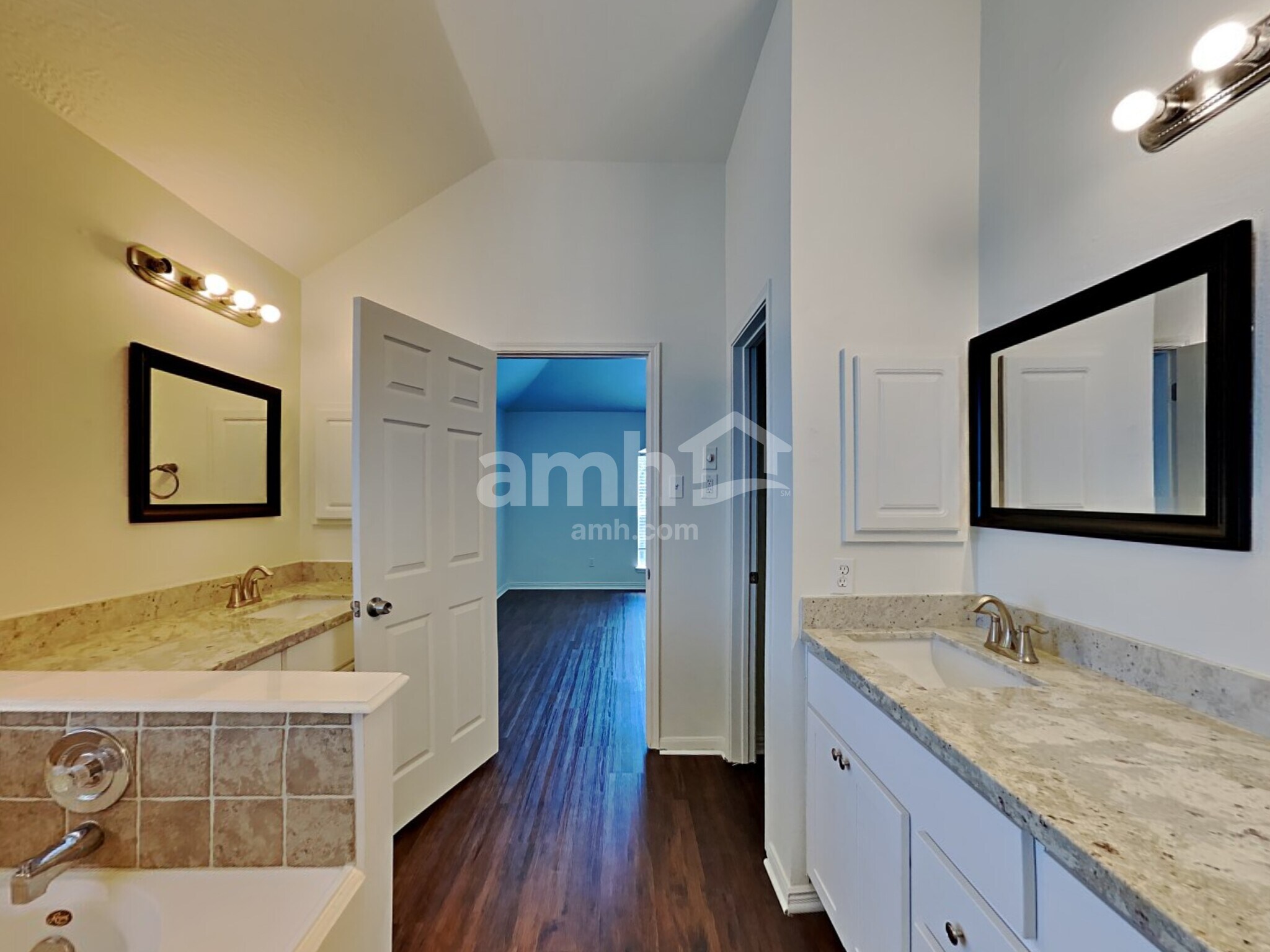 Building Photo - 2602 Port Carissa Dr