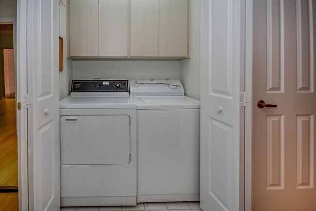 Building Photo - 504 Silverleaf Oak Ct