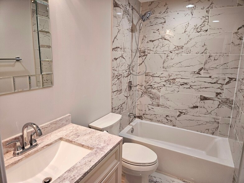 Building Photo - 10801 Valley Falls Ct