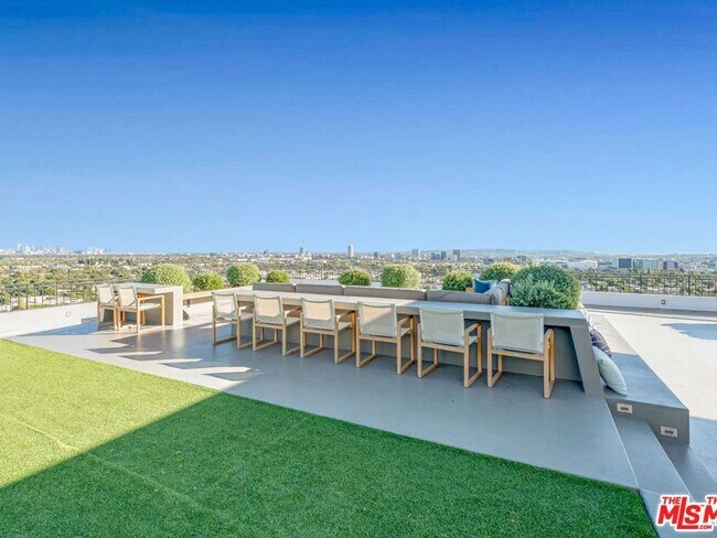 Building Photo - 1100 Alta Loma Rd