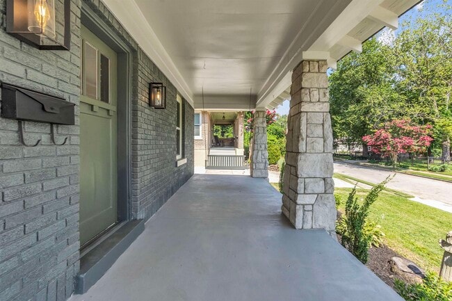 Building Photo - 2245 Monroe Ave