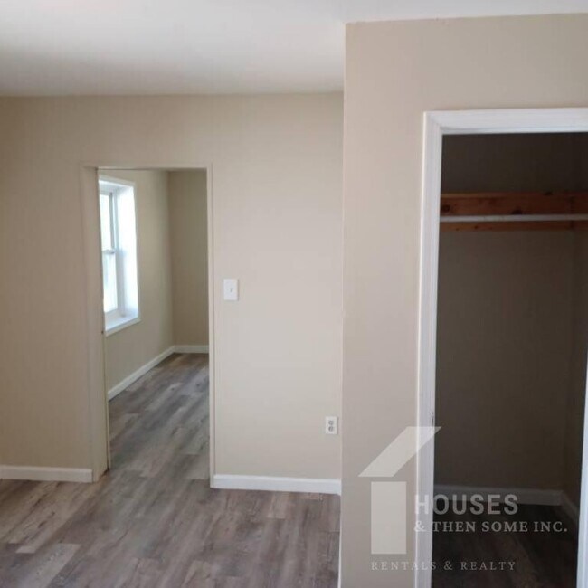 Building Photo - 120 Owens St