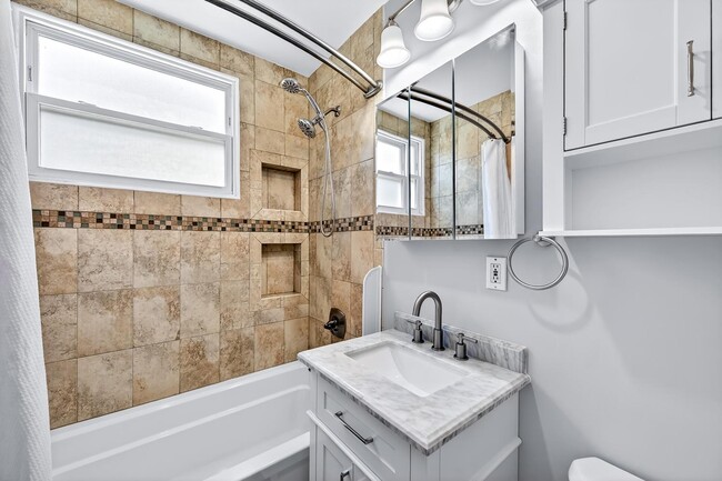 Building Photo - 4913 Premiere Ave