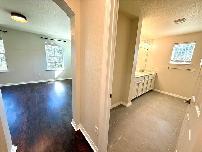 Building Photo - 6060 Roseate Spoonbill Dr