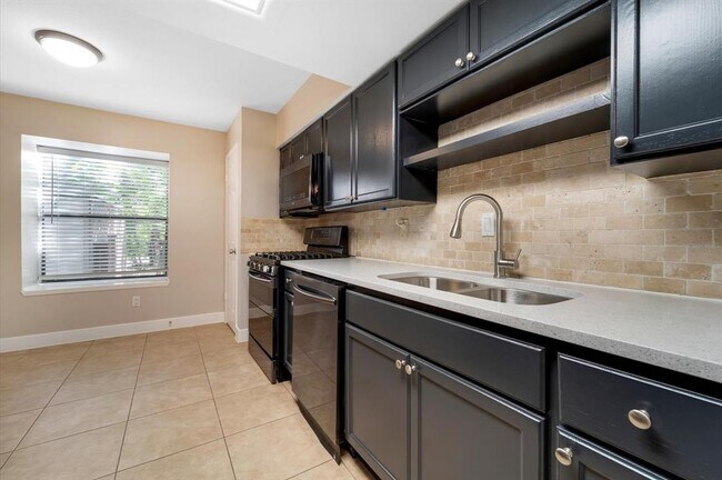 Building Photo - 30 Willowwood Cir