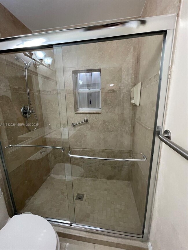 Building Photo - 10290 SW 139th Ct