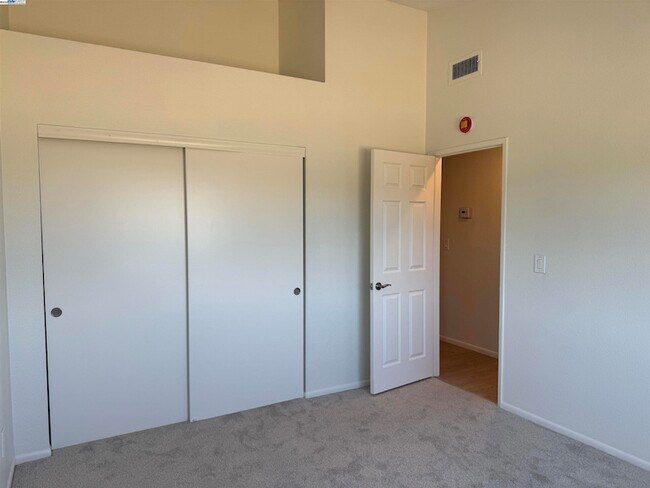 Building Photo - 7595 Canyon Meadows Cir
