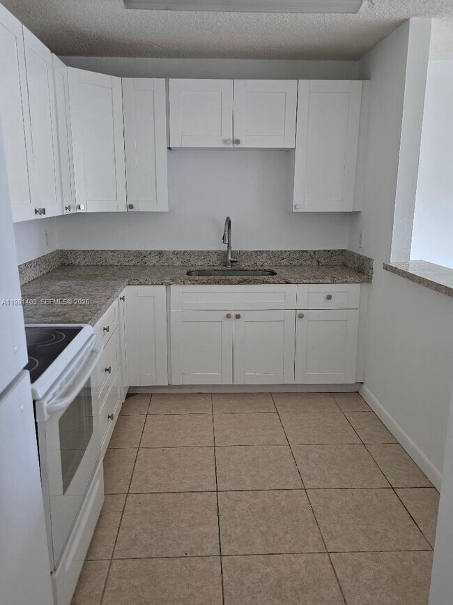 Building Photo - 14830 Naranja Lakes Blvd