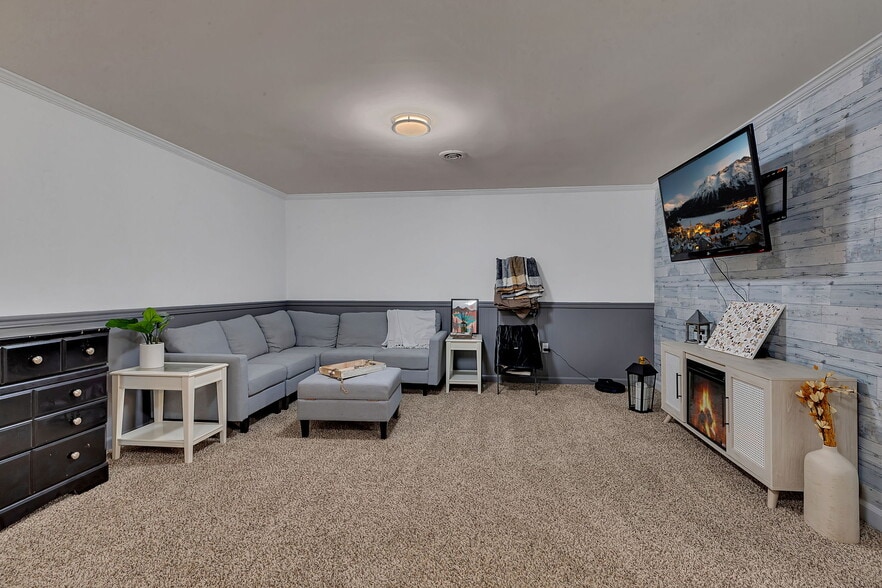 Building Photo - 5341 Mallard Ln