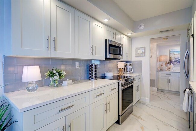 Building Photo - 5480 N Ocean Dr
