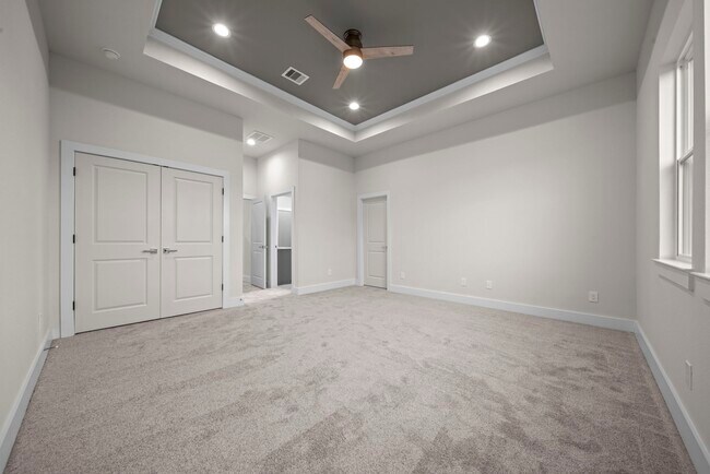 Building Photo - 4525 Davenport St