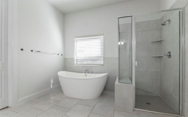 Building Photo - 716 Pinnacle View Dr