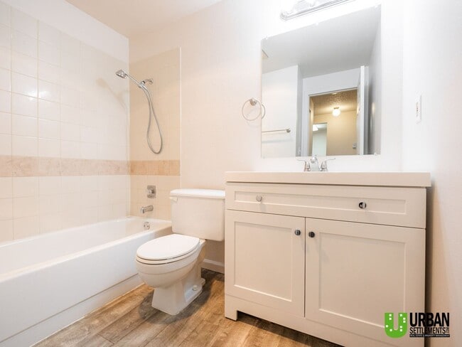 Building Photo - Comfortable 1-Bedroom Condo with Parking & Resort-Style Amenities