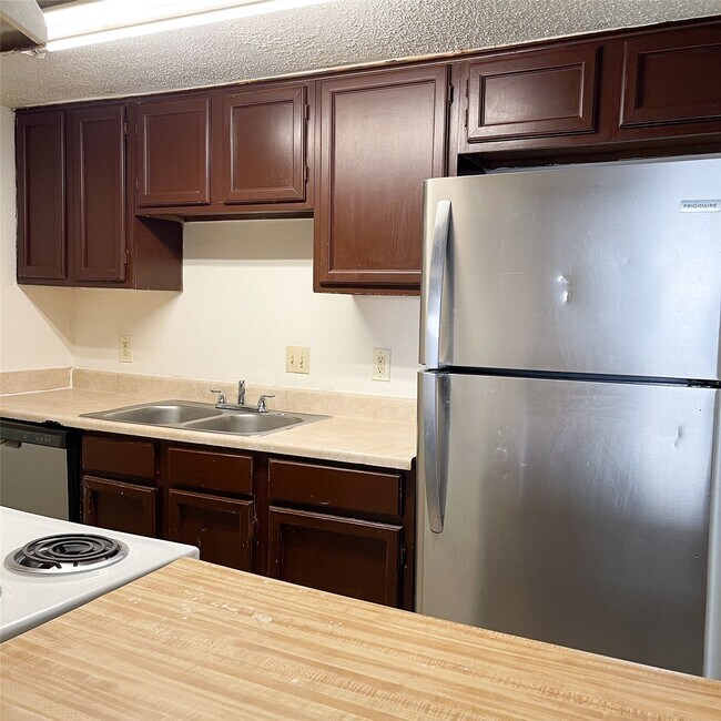 Building Photo - 9495 Pagewood Ln