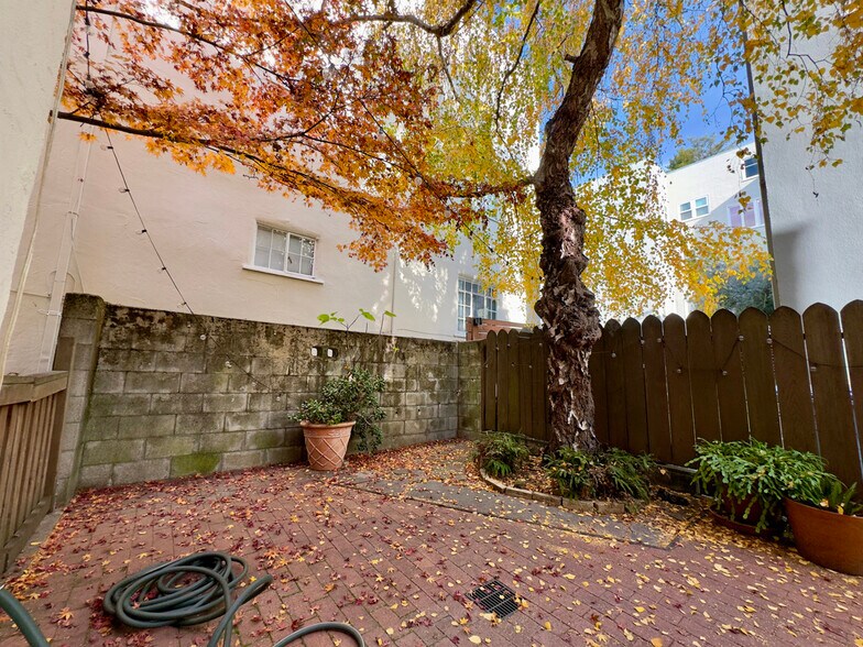 Building Photo - 1645 Scenic Ave