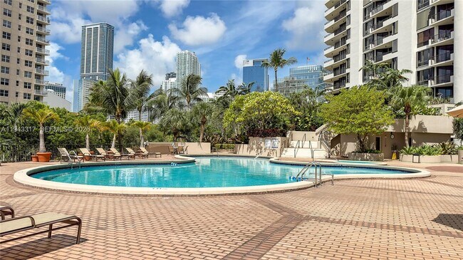 Building Photo - 520 Brickell Key Dr