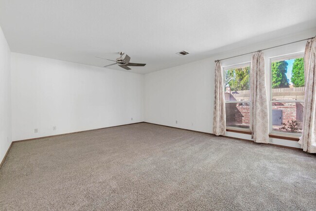 Building Photo - 2503 Brentwood Dr
