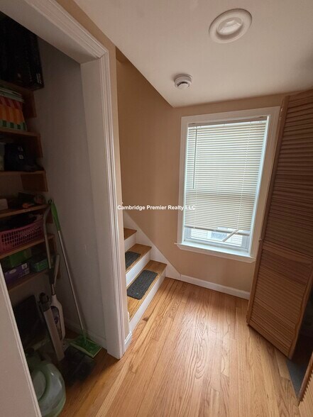 Building Photo - 60 Linwood St