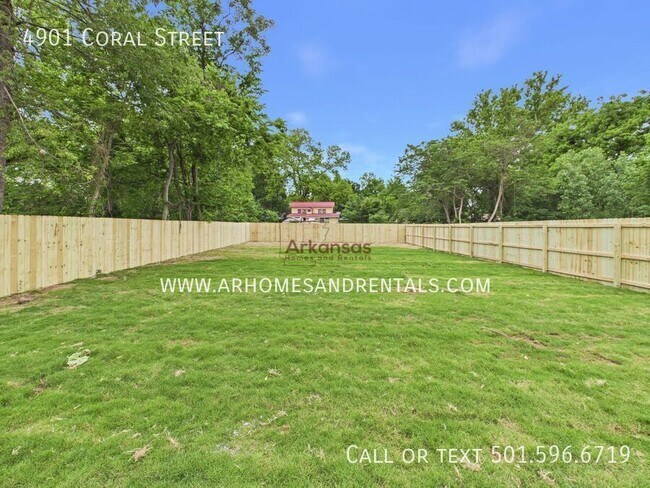 Building Photo - 4901 Coral St