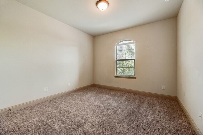 Building Photo - 929 Lake Meadow Ln