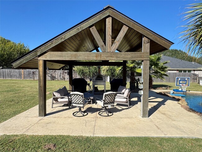 Building Photo - 16003 Escher Rd