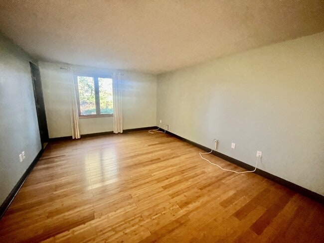 Building Photo - 5160 Orchard Crest