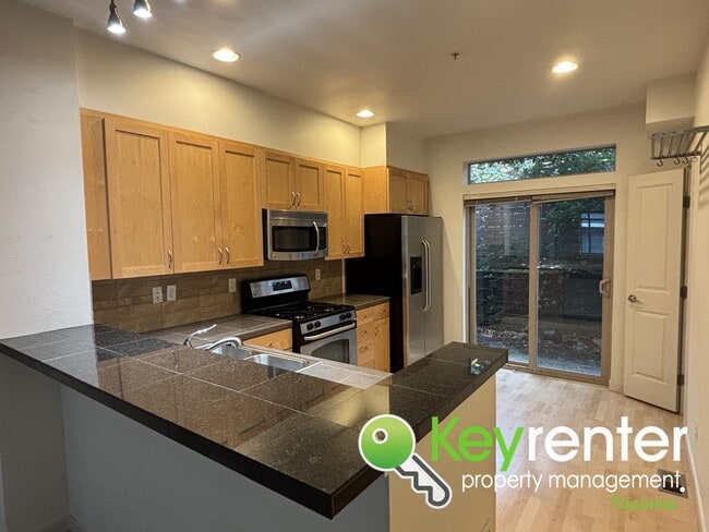 Building Photo - 2164 Yakima Ct