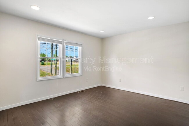 Building Photo - 819 Kinney St