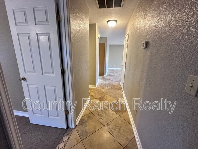 Building Photo - 538 Roadrunner Dr