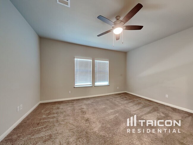 Building Photo - 13611 Emerson Way Saint Hedwig TX