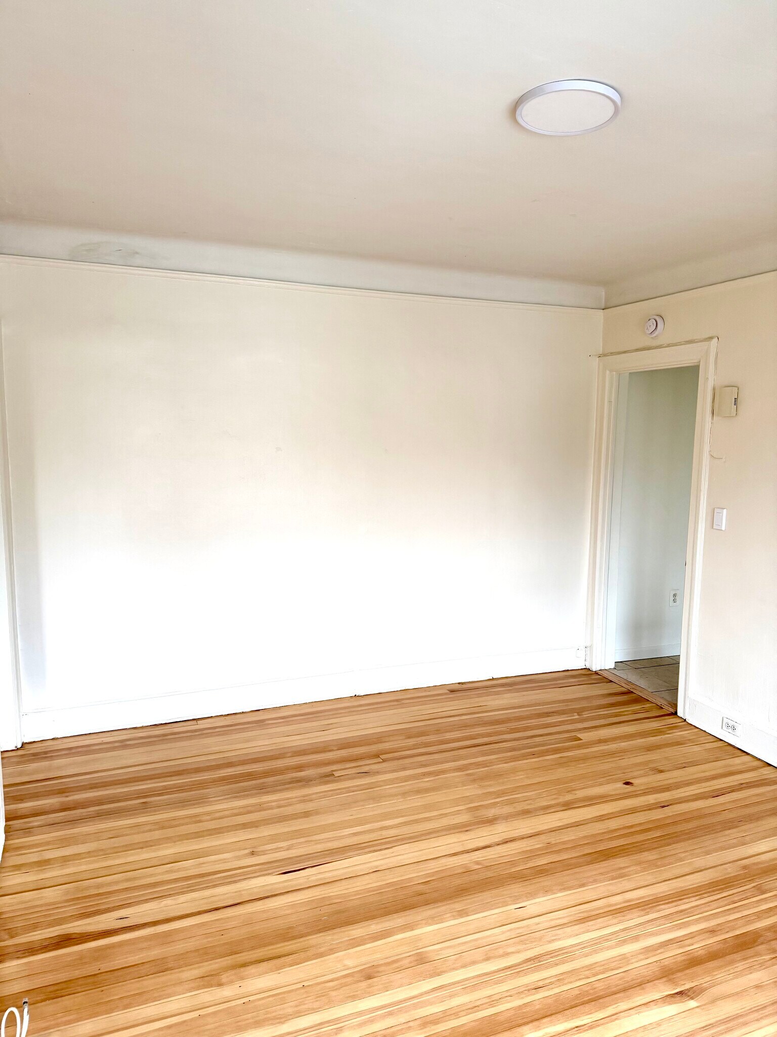 Building Photo - 45 Underhill St