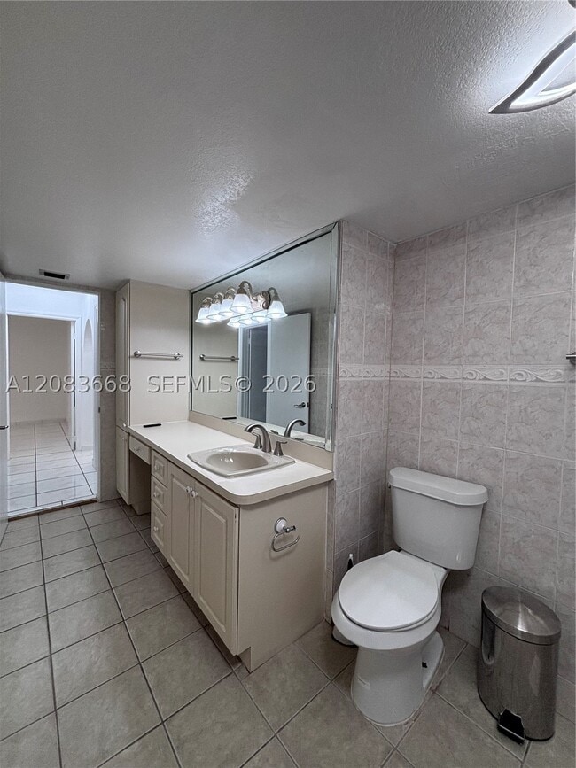 Building Photo - 911 NW 30th Pl