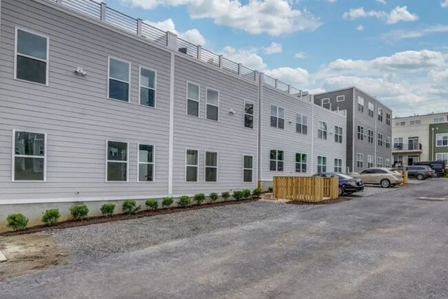 Building Photo - 909 Bainbridge St