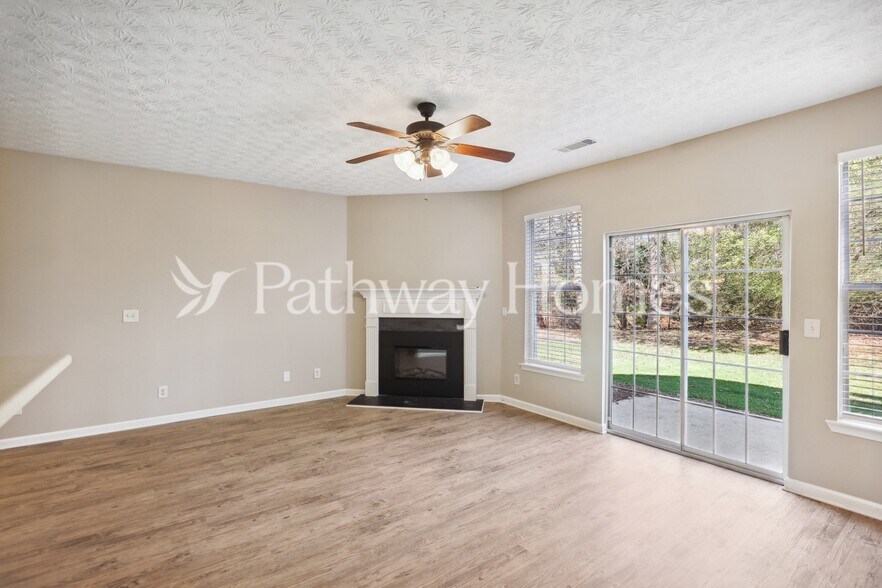 Building Photo - 4922 Vireo Dr