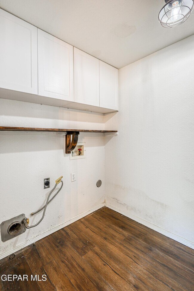 Building Photo - 6821 Pearl Ridge Dr