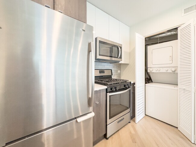 Building Photo - 949 W Grace St