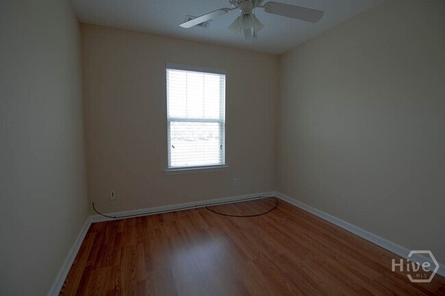 Building Photo - 127 Ventura Pl