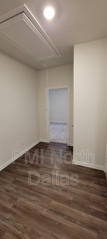 Building Photo - 2633 Oneida Ln