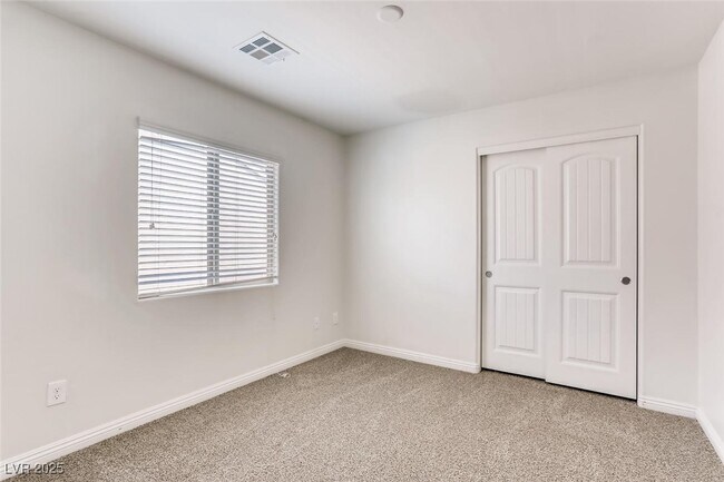 Building Photo - 6828 Majestic Palm Dr