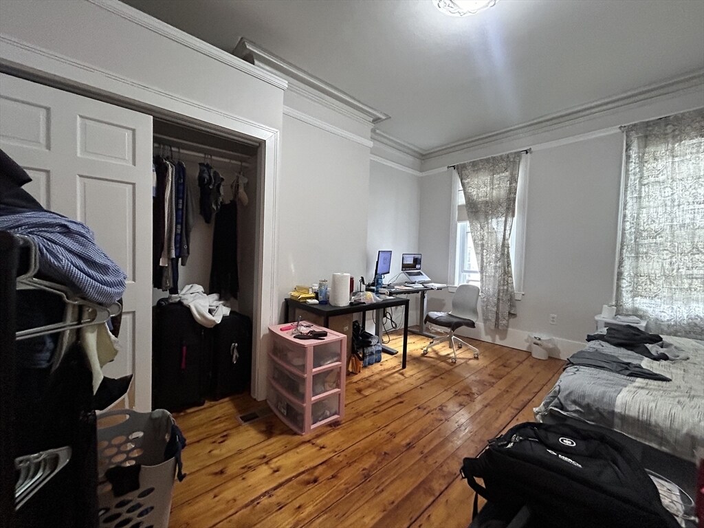 Building Photo - 26 Mystic St